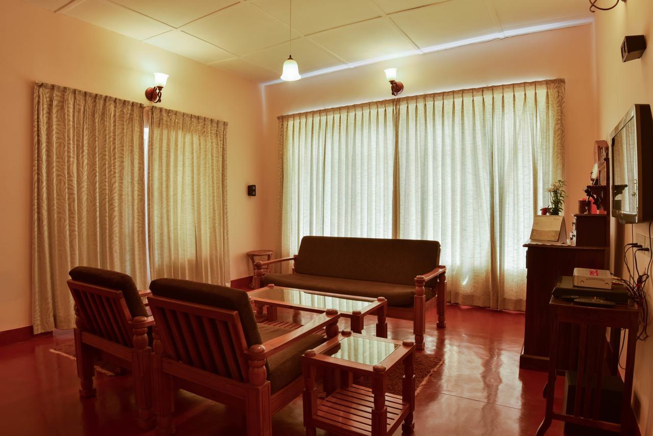 Manalar Hotel Gudalur  ภายนอก รูปภาพ